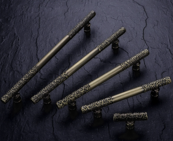 Handtag / Knopp, Metallisk brons "Targaryen Ananjino" Knopp, 96...192mm