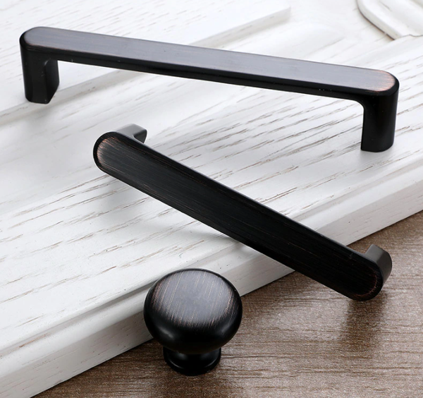 Handtag, Metall, Borstad Svart &ldquo;Charlone&rdquo; knopp, 96 mm och 128 mm