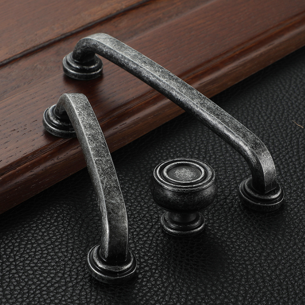 Handtag, Metallisk &ldquo;Iron Barcelos&rdquo; knopp, 96 och 128 mm