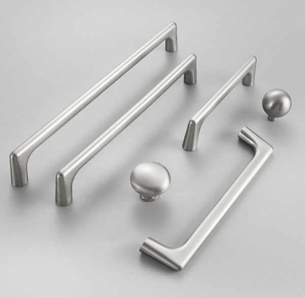 Handtag, Metallic, Borstad "Langham" knopp, 96...192mm