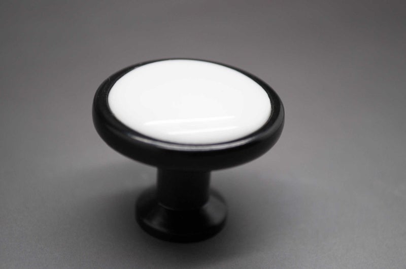 Vedin, Nuppi, Valkoinen/Musta, Keraaminen/Metallinen. Lipasto, Ovaali..