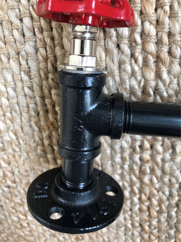 WC -paperiteline. "Single Water Pipe Stopcock" Musta. Industrial -sarja.