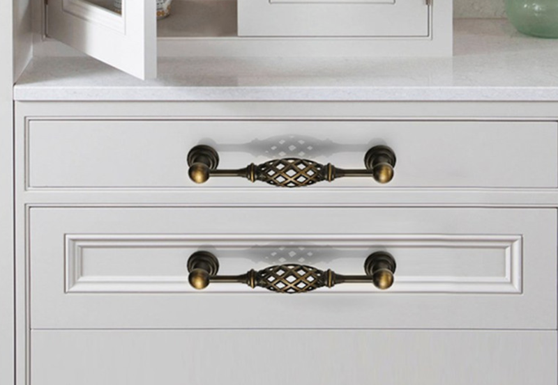 Handtag, Metall &ldquo;V&auml;stmanland Antique&rdquo; &ndash; Knopp, 96, 128 mm