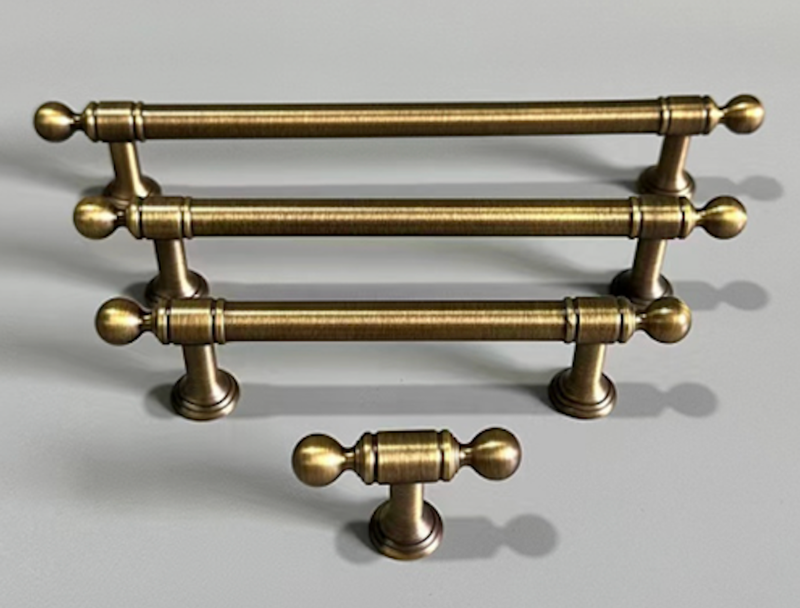 Vedin, Metallinen, Messinki, Antiikki "Allington" nuppi, 96...192mm