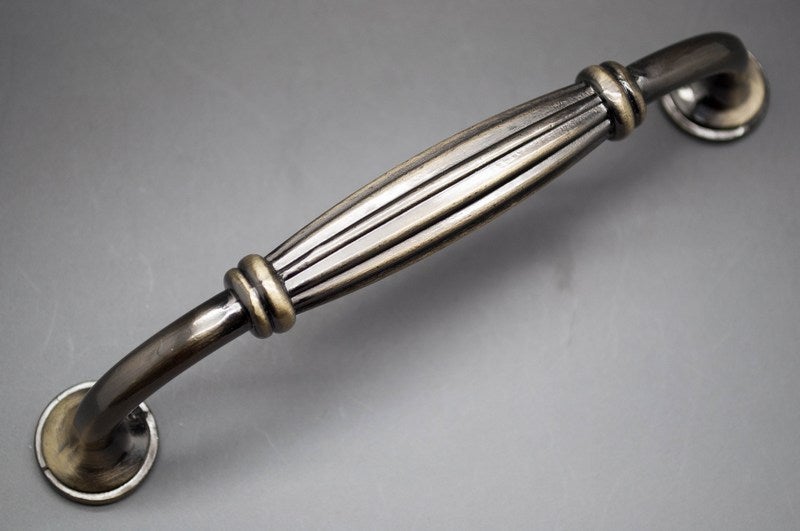 Vedin. Antiikki pronssi 128mm.